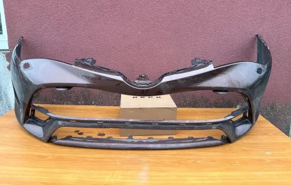 Toyota Avensis T270 Front bumper 5211905230