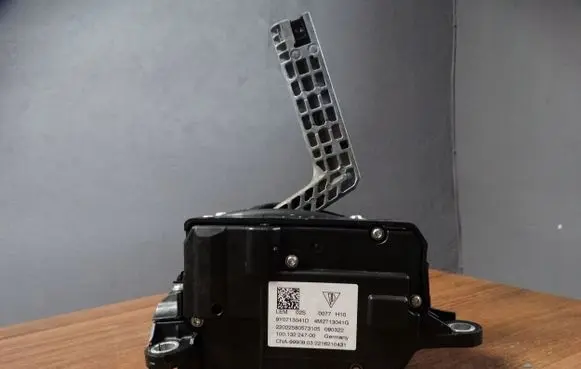 Porsche Cayenne (9Y0 9Y3) Gear shifter/selector 9Y0713041D