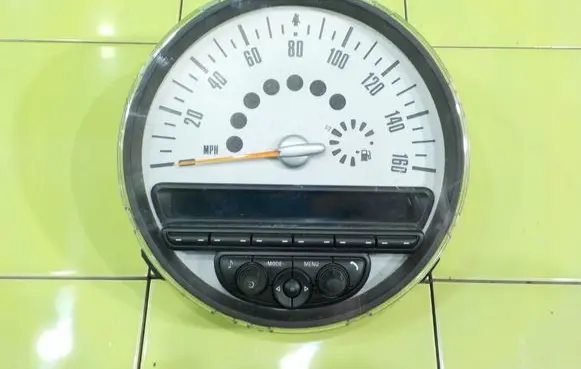 Mini One - Cooper Clubman R55 Speedometer (instrument cluster) 67379411