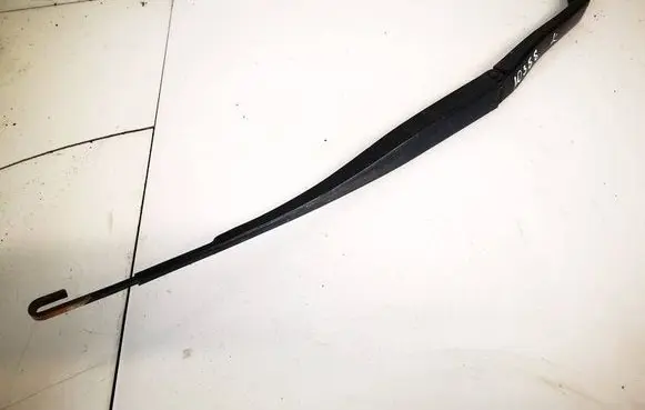 Honda CR-V Front wiper blade arm