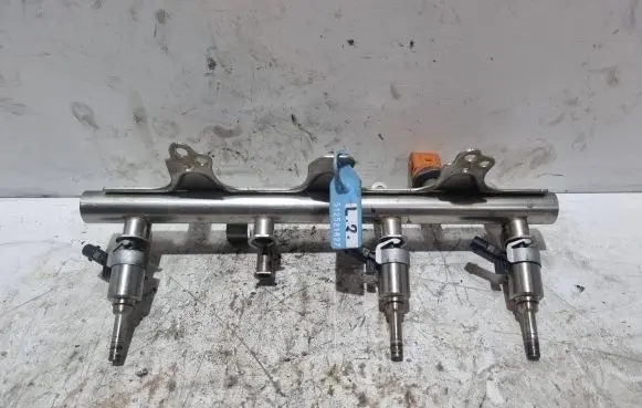Volkswagen PASSAT B7 Fuel injectors set 06J133317AB 0261599162