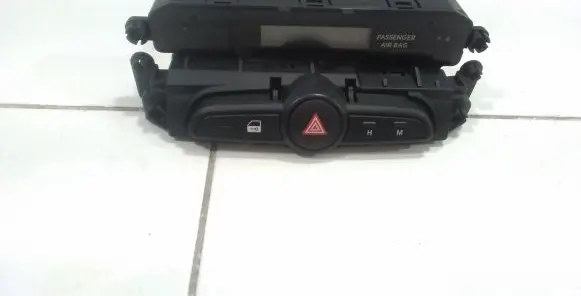 Radio/CD/DVD/GPS head unit