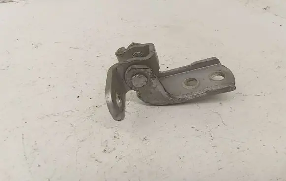 Toyota Prius (XW30) Front door upper hinge