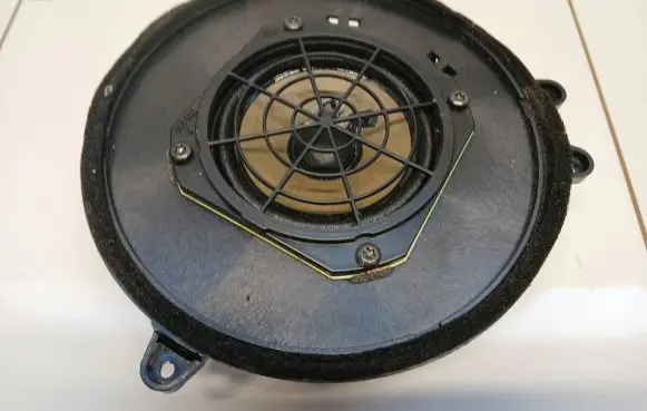 Audi A3 S3 8L Front door speaker 8D0035412A 226003