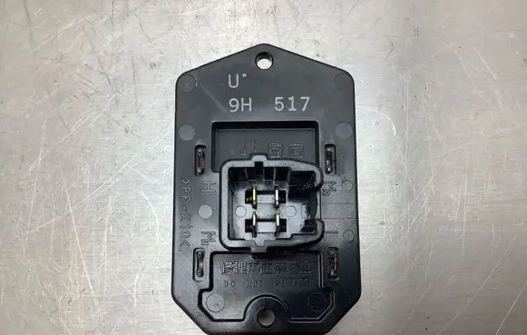 Toyota Yaris Heater blower motor/fan resistor 9H517