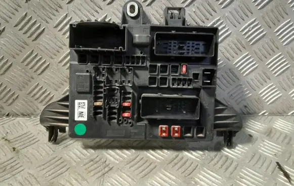 Opel Insignia A Fuse box set 1327732104