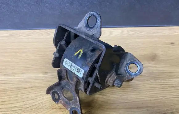 Dodge Caliber Gearbox mount 667AD