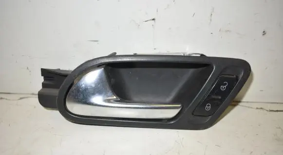 Volkswagen Tiguan Front door interior handle 5N2837113