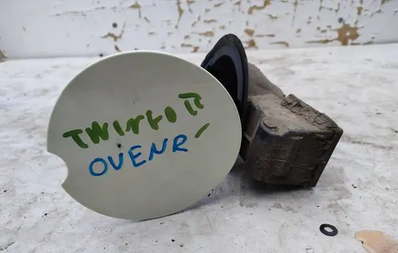 Renault Twingo II Fuel tank cap 