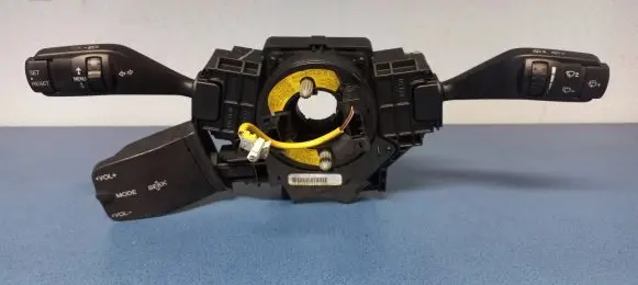 Ford Focus Indicator stalk 17D940