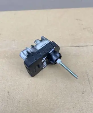 Toyota RAV 4 (XA40) Headlight level adjustment motor 160623D1
