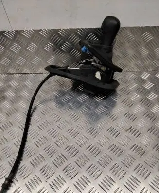BMW 3 E90 E91 Gear shifter/selector 7548037