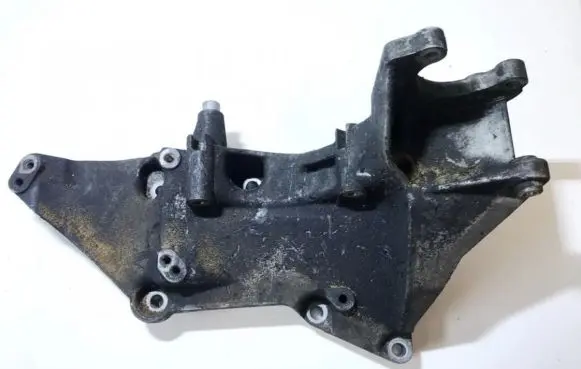 Volvo S40, V40 Engine mounting bracket