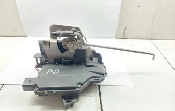 Audi A4 S4 B6 8E 8H Front door lock 4B1837016E