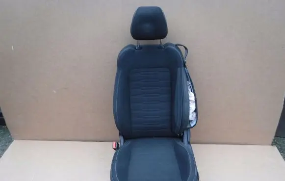 Ford Mustang VI Front driver seat 