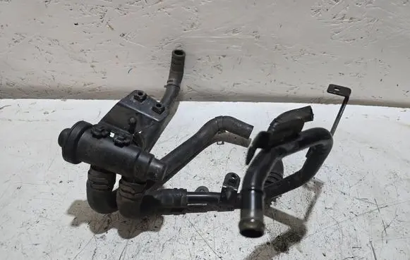 Engine coolant pipe/hose