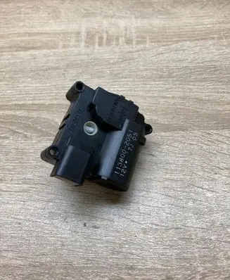 Toyota Avensis T250 Air flap motor/actuator 1138002051