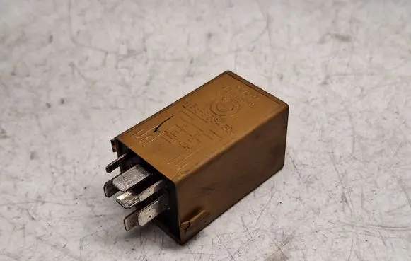 BMW 5 E39 Window wiper relay 61368384505 61368364501
