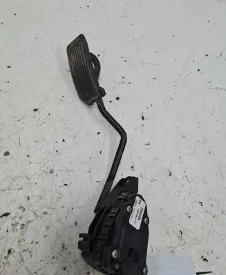 Nissan Primera Accelerator throttle pedal 18002AU410