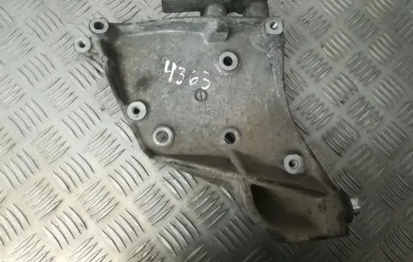 Suzuki Grand Vitara II Engine mounting bracket