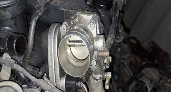 Volkswagen Golf V Throttle valve 