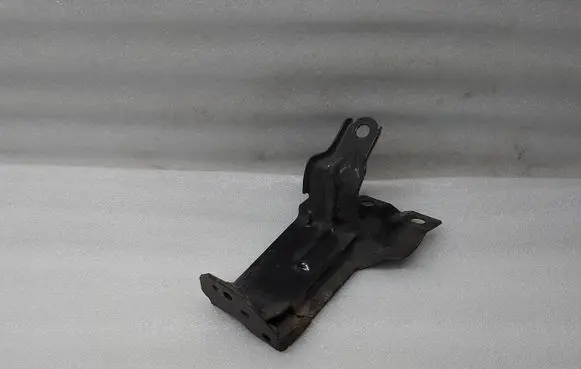Volvo V60 Radiator mount bracket 31261931