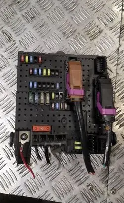 Volvo XC90 Fuse module 12217799