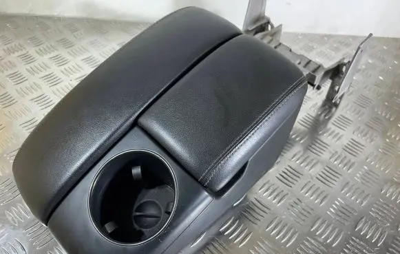 Audi Q7 4L Armrest 4L1864207 000970BN3
