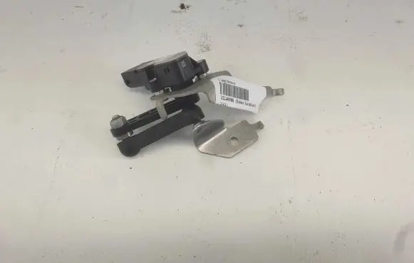 Volvo XC90 Air suspension front height level sensor 32246988