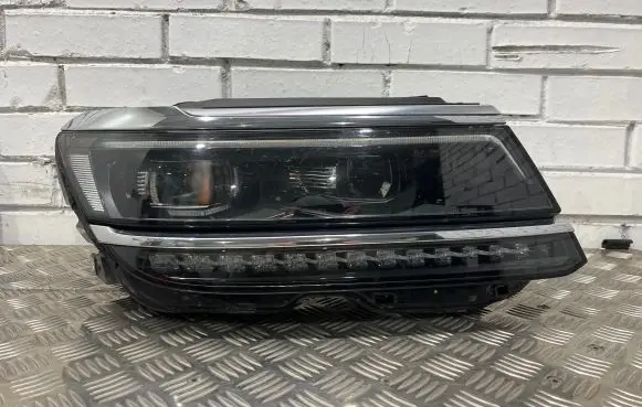 Volkswagen Tiguan Headlight/headlamp 5NB941082A
