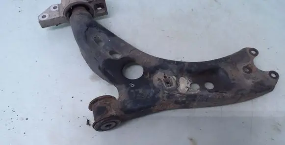 Volkswagen Touran I Front lower control arm/wishbone 1K0199231J