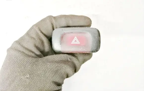 Nissan Primera Hazard light switch