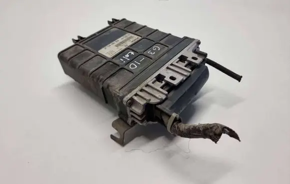 Volkswagen Golf III Engine control unit/module 028906021AF 0281001308