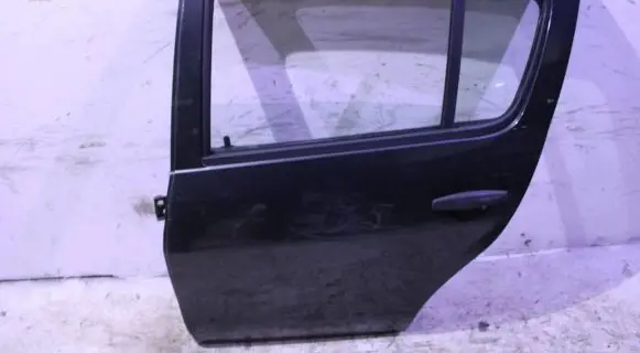 Dacia Sandero Rear door