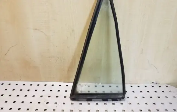 Toyota Corolla Verso E121 Rear vent window glass 