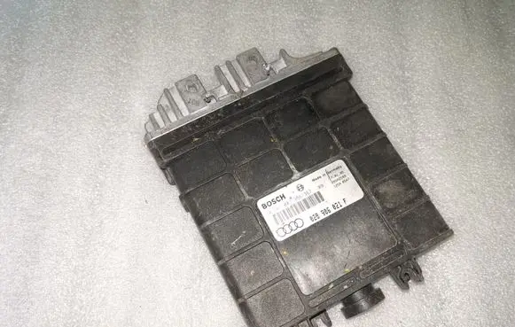 Audi A4 S4 B5 8D Engine control unit/module 028906021F 0281001366 0281001367