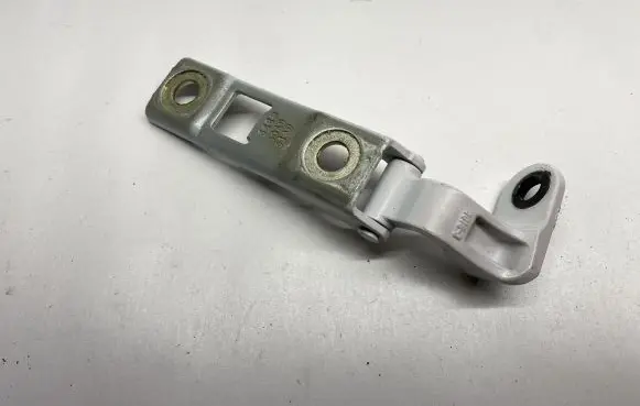 Chrysler Pacifica Tailgate/trunk/boot hinge 68229150