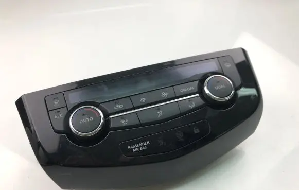 Nissan Qashqai Interior fan control switch 275004EA0A