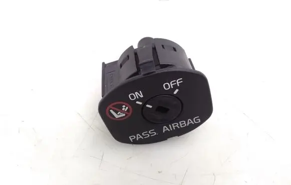 Passenger airbag on/off switch