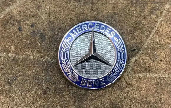 Mercedes-Benz SLK R172 Manufacturer badge logo/emblem A2188170116