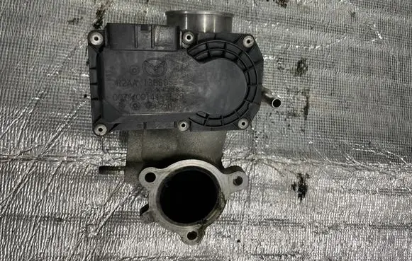 Mazda 3 II Throttle valve R2AA136B0