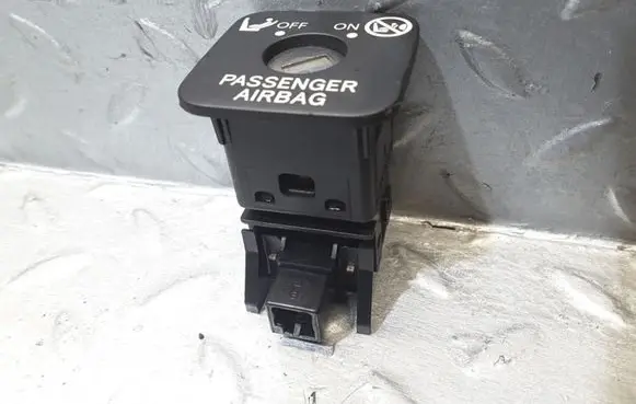Lexus IS 220D-250-350 Passenger airbag on/off switch 1672T73