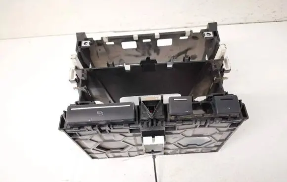 Audi A3 S3 8P Cup holder 8p0858005b