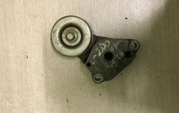 Mitsubishi L200 Generator/alternator belt tensioner