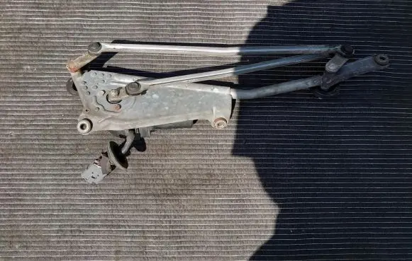 Honda Accord Front wiper linkage 