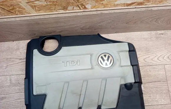Volkswagen PASSAT B6 Engine cover (trim) 03L103925A 03L10