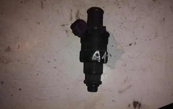 Volvo S40, V40 Fuel distributor 9125118