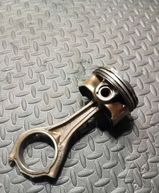 BMW X5M E70 Piston with connecting rod 11247843237 11257598207 7843237