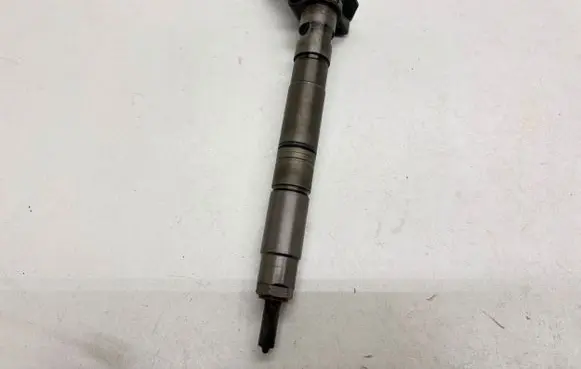 Audi A8 S8 D3 4E Fuel injector 057130277AG
