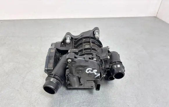 BMW 3 G20 G21 Thermostat/thermostat housing 8642560